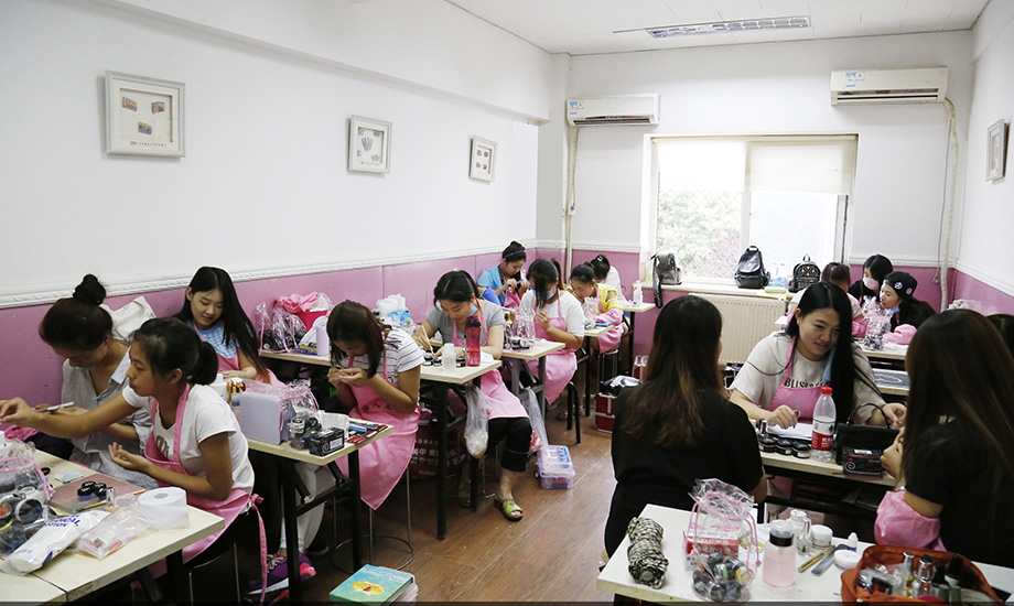 学生上课场景