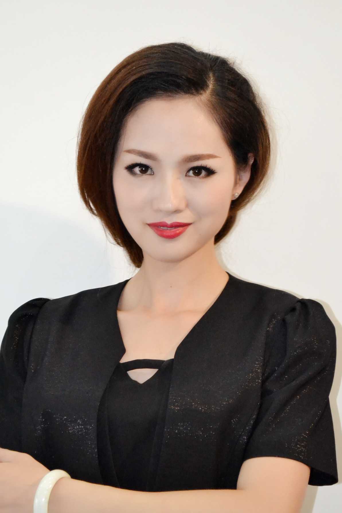 济南好莱坞化妆培训学校特约主讲老师济南好莱坞化妆美甲_杨老师