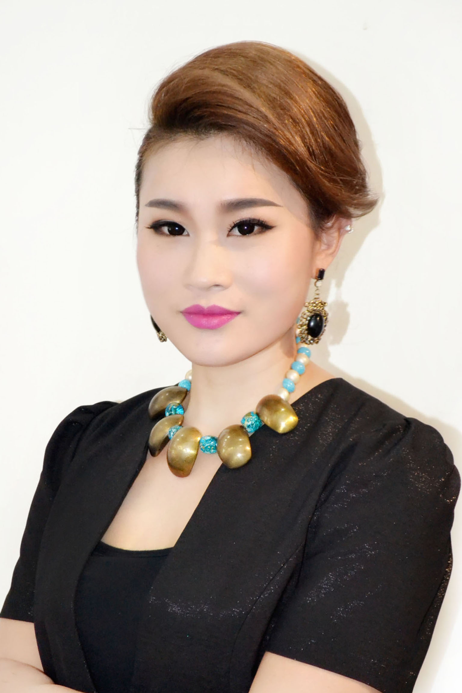 济南好莱坞化妆培训学校特约主讲老师济南好莱坞化妆美甲_姜老师