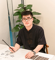 武汉新鸿书院特约主讲老师书画老师：张老师