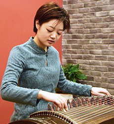 武汉新鸿书院特约主讲老师古筝老师：林老师