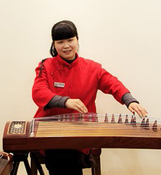 武汉新鸿书院特约主讲老师古筝老师：戴老师
