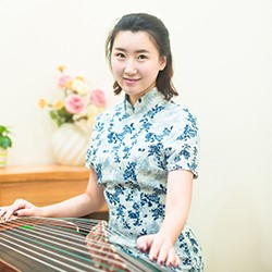 武汉新鸿书院特约主讲老师古筝老师:李老师