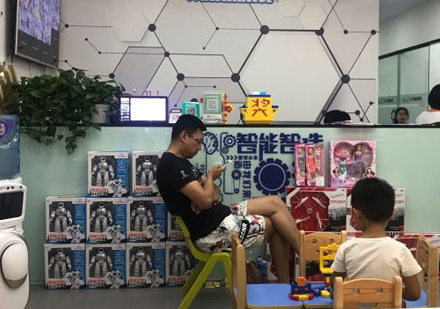 北京瓦力工厂少儿编程校区前台接待区环境