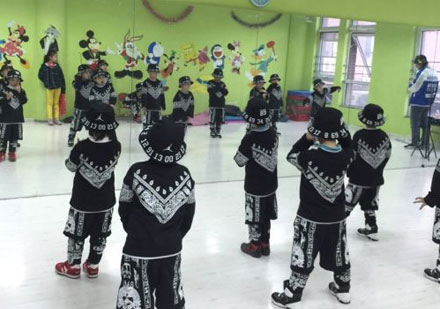 北京卡卡部落学员舞蹈课堂场景