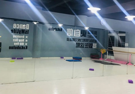 北京卡卡部落校区舞蹈教室环境