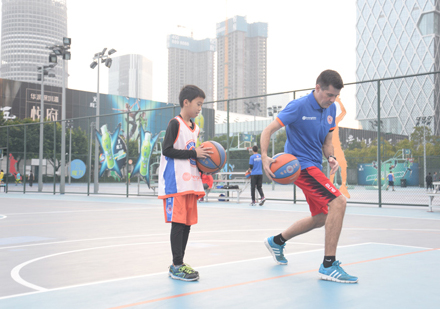 北京五星体育运动打篮球基本动作教学