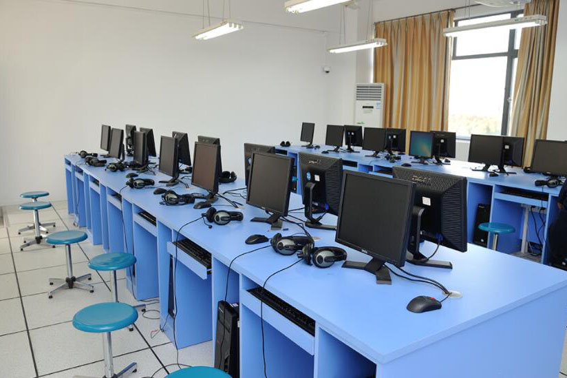 上海光华剑桥国际中心电脑教室环境