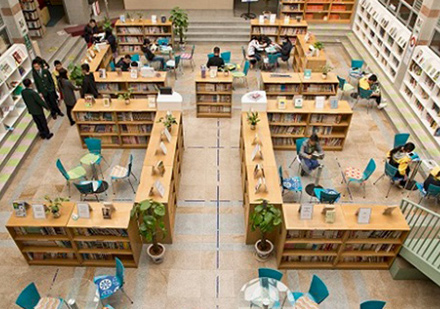 北京私立汇佳学校图书馆环境