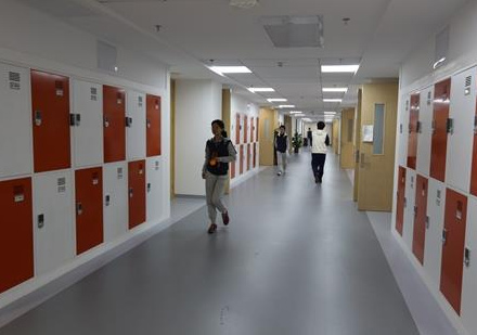 北京十一学校国际部教学楼走廊环境