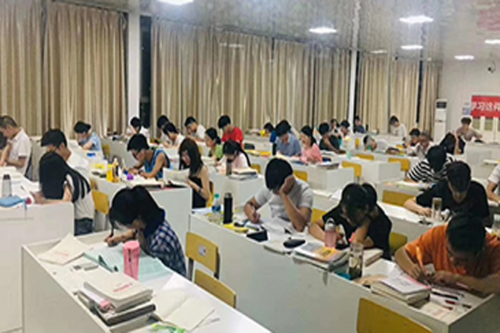 学校在学校上课