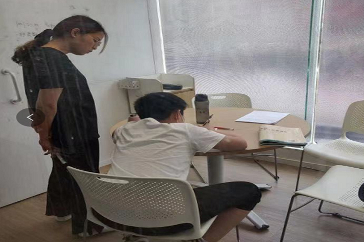 我们可以看出来我们老师还是尽职尽责的