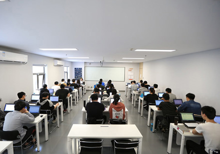 南昌中公优校区学员课堂上课场景