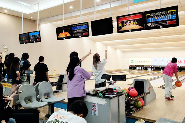 学校体育课场景