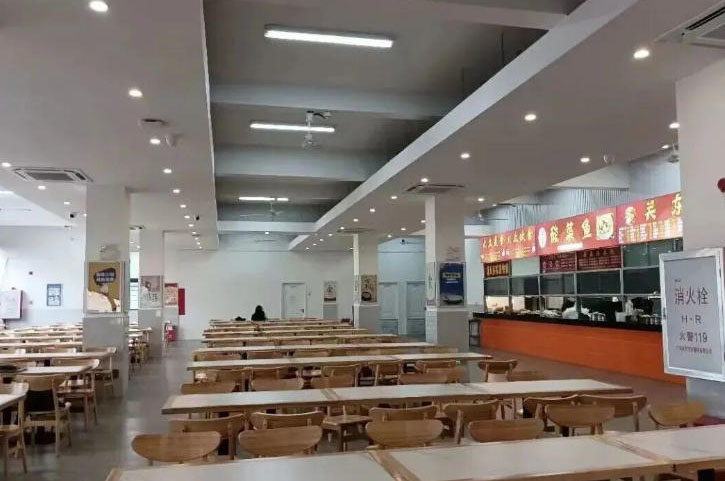 学校食堂环境