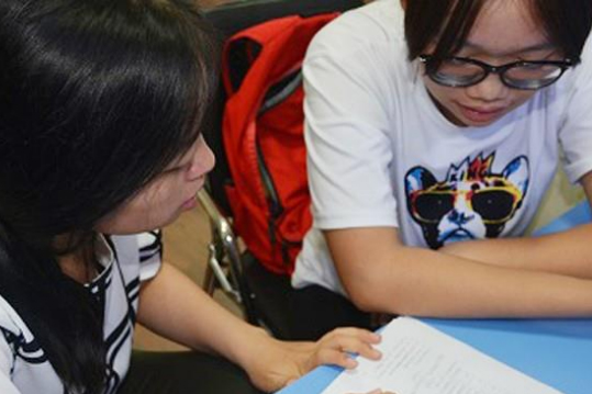 机构老师教学情景