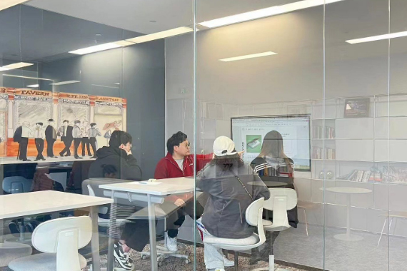 机构学员咨询情景