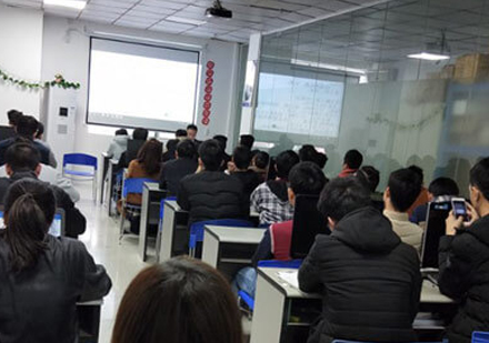 武汉信盈达校区学员上课场景展示