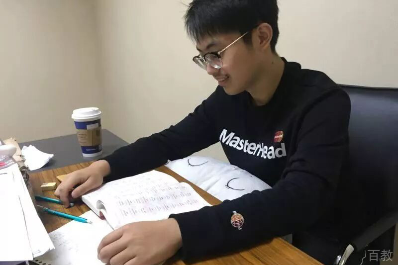 机构学员学习情景