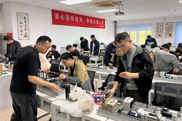 程控教育校区学员上课场景展示