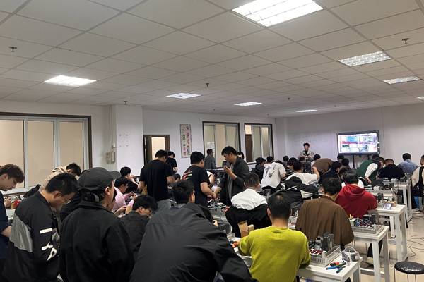 程控教育校区学员上课场景展示