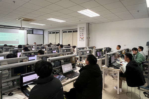 程控教育校区学员上课场景展示