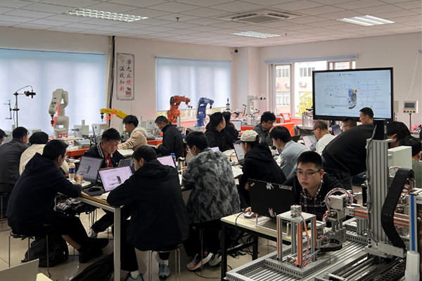 程控教育校区学员上课场景展示