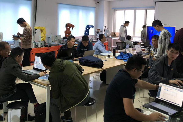 程控教育校区学员上课场景展示