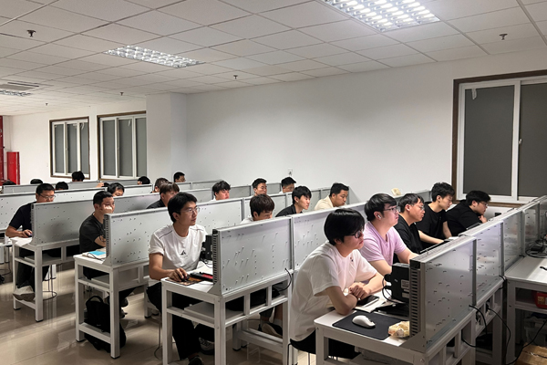 程控教育校区学员上课场景展示