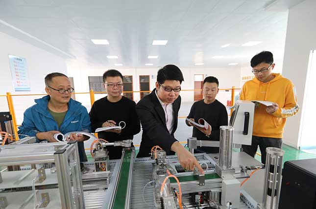 师生探讨