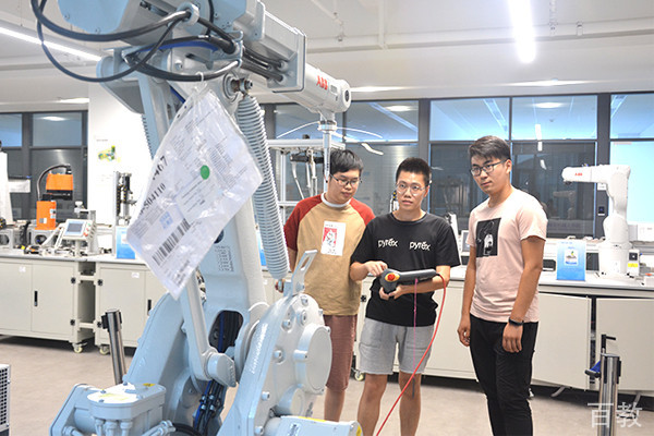 合肥指南车工程学院课堂场景展示