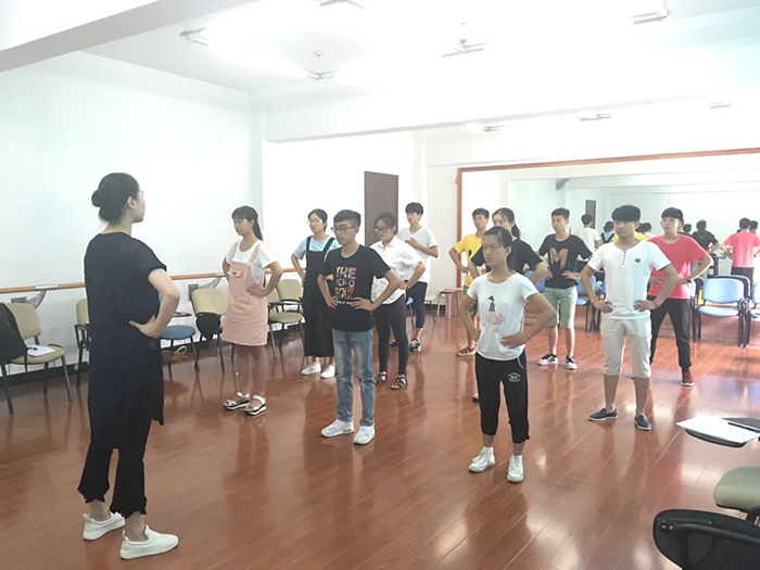 上海明鑫学院
