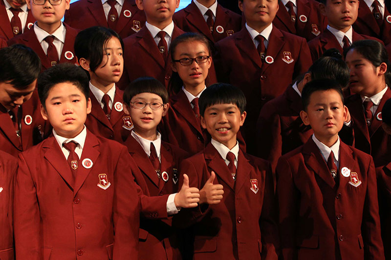 北京爱迪国际学校校服图片