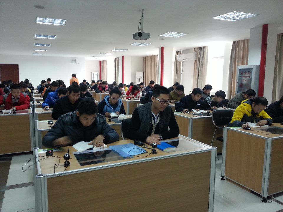学员实践操作现场