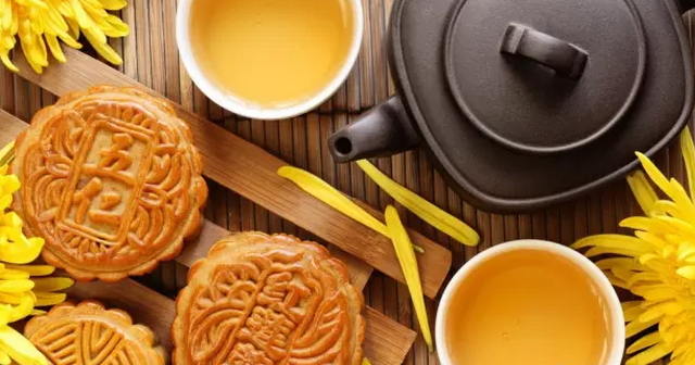 传统月饼制作现场