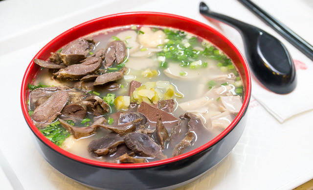 鸭血粉丝制作现场