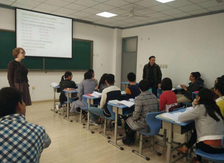 俄语入门教学场景