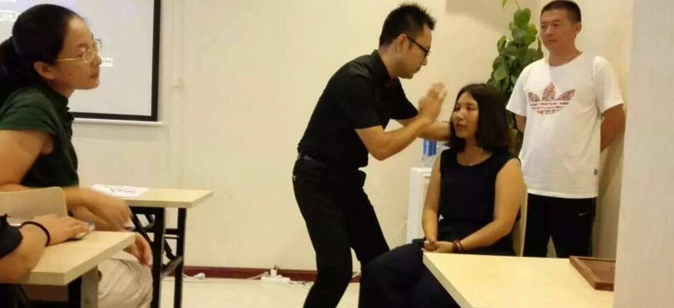 NGH催眠治疗场景演示