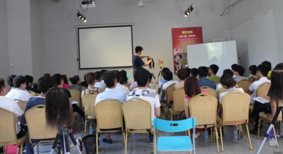 剪发技术演示