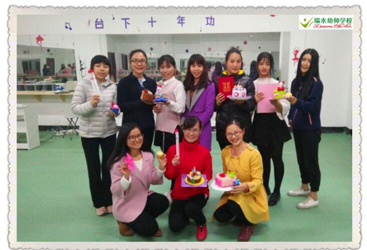 幼师学员创意蛋糕作品展示