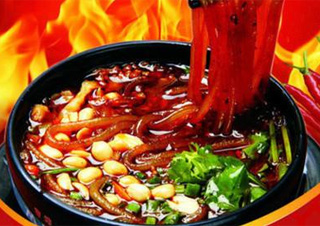 重庆特色小吃创业记：从白领到月入2.5万的餐饮经营者