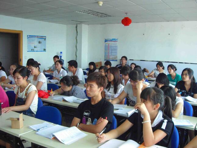成人高考学习场景