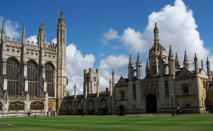 艺术留学该项目适合爱好艺术的学生,邀请剑桥艺术学院院长亲自设计