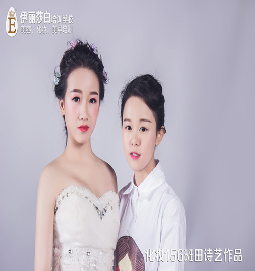 学员和模特的合照