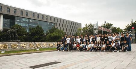 中影华龙学员到中影数字制作基地参观学习