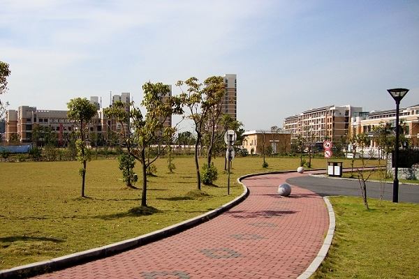 上海应用技术大学