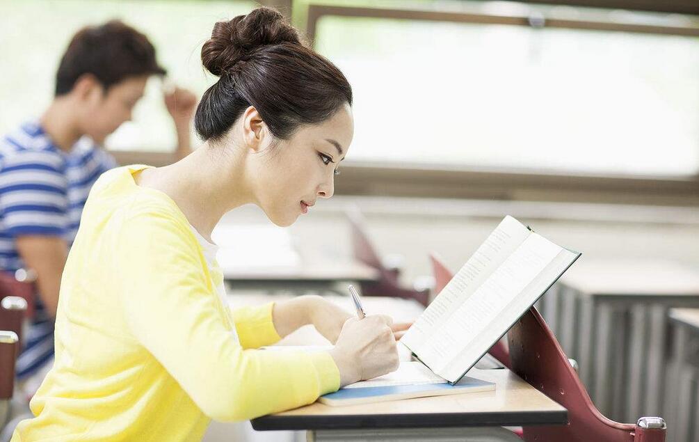 学员认真学习