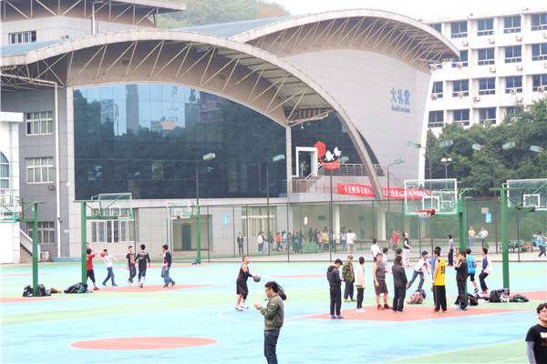 沙坪坝川外校区-运动场