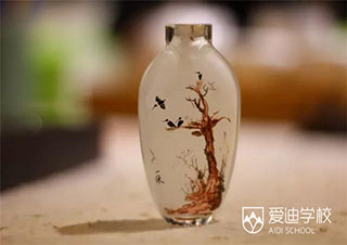 非遗艺术传承探秘：北京爱迪学校内画鼻烟壶特色课程实录