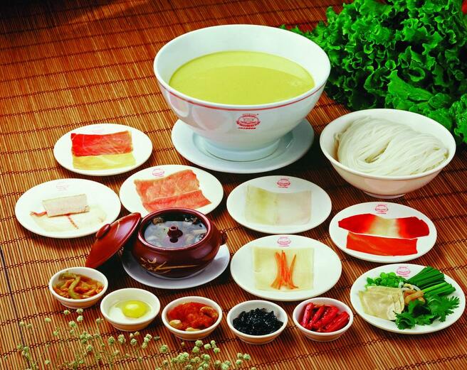 过桥米线摆盘示范